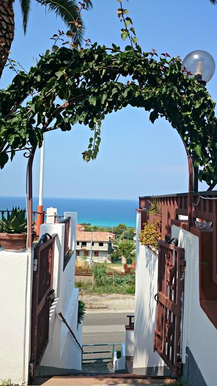 San Carlo - Terrazzo Sul Mare Con Ristorante E Pizzeria Bed & Breakfast Zambrone Exterior photo